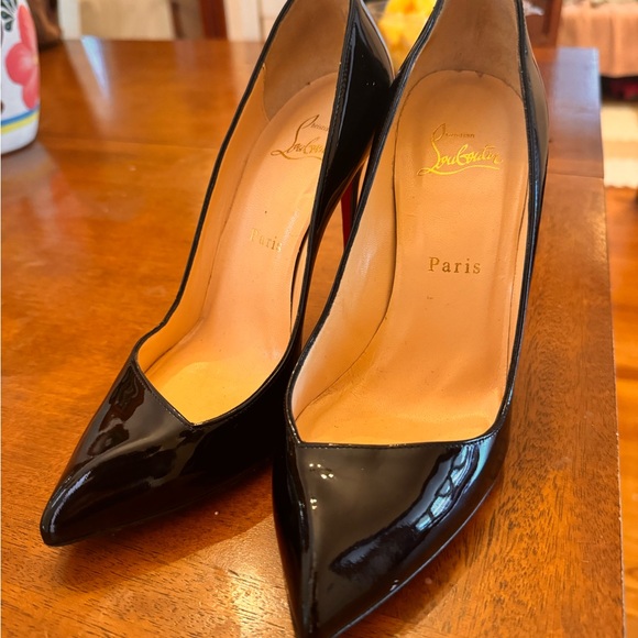 Louis Vitton shoes for sell I bought it 1100 and hoping to sell it for 600 - Picture 6 of 6